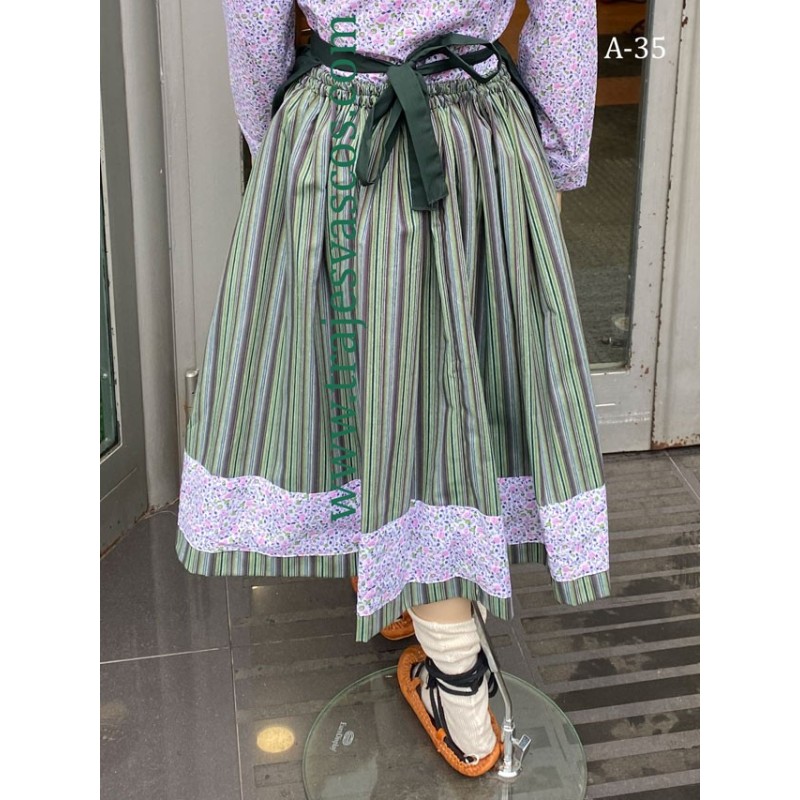 Traje regional vasco para niña a35 - 9