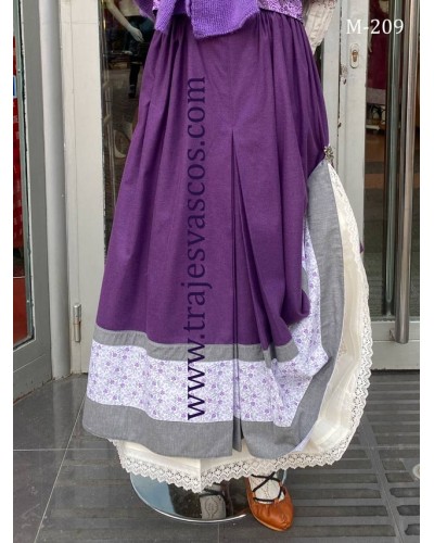 Falda tradicional de aldeana con greca de flores M 209 - 3