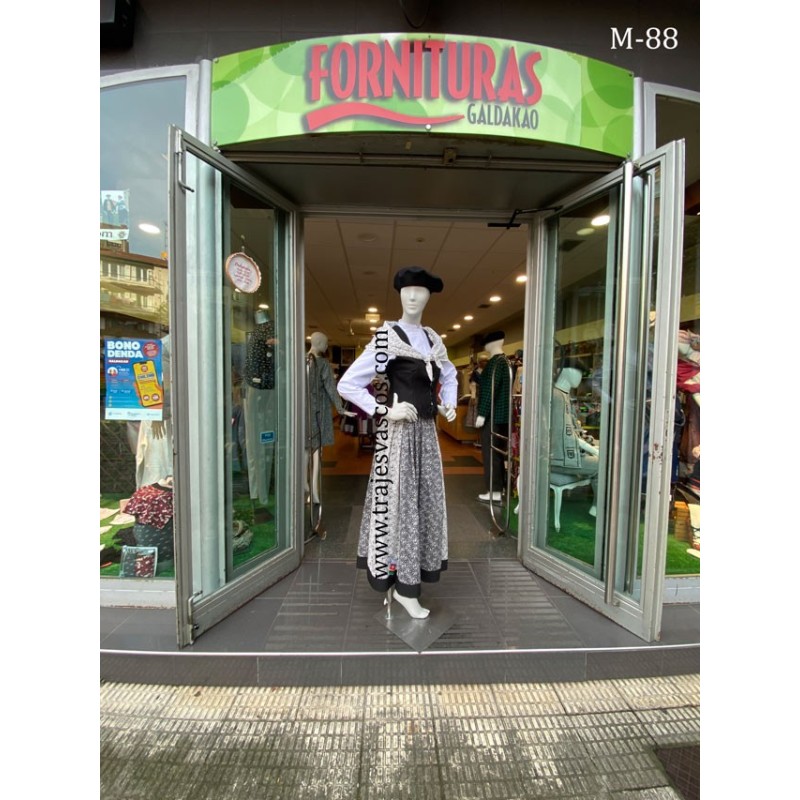 Euskal lorezko jantzi klasikoa, egungo diseinua M88 - 14