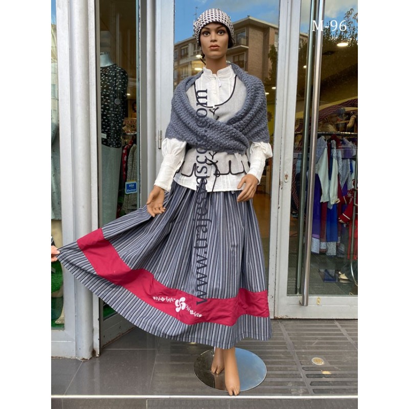 Euskal jantzia gris y granate con laburu vasco M96 - 1