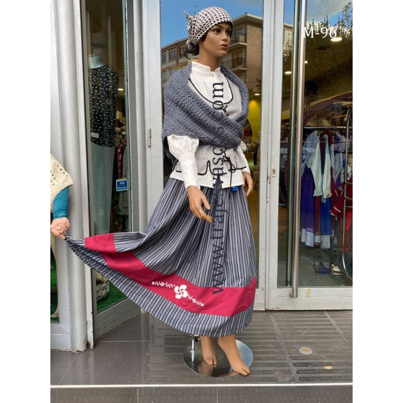 Euskal jantzia gris y granate con laburu vasco M96 - 3