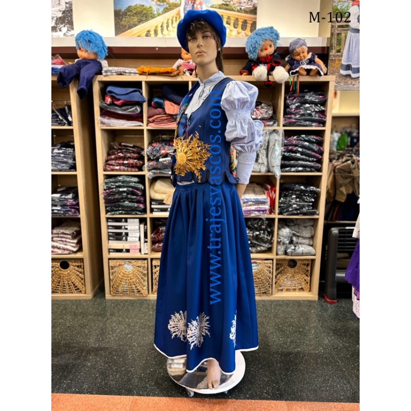 Euskal jantzia urdin arrantzalearekin M102 - 4