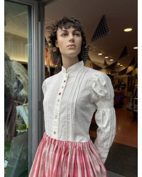 Blusa de lino con lauburu bordado y mangas abullonadas - Traje vasco mujer M358