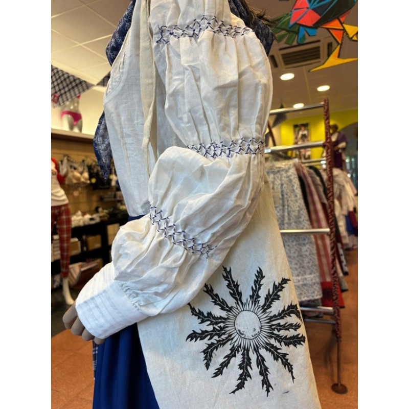 Blusa de lino con bordados morados en manga abullonada Traje vasco mujer M364