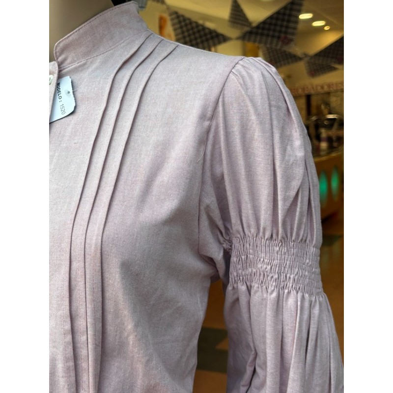 Blusa granate de lino con lorzas y frunce en manga  Indumentaria vasca mujer M365