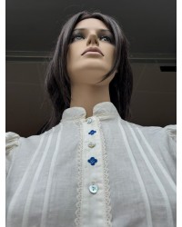 Blusa de lino con mangas abullonadas y detalles en azul M367