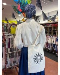 Blusa vasca con mangas abullonadas y lauburus grises M369