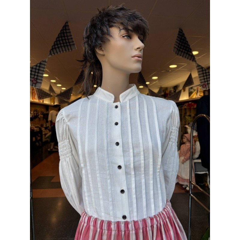 Euskal blusa lorzekin eta botoi beltzekin arropa tradizionala M371