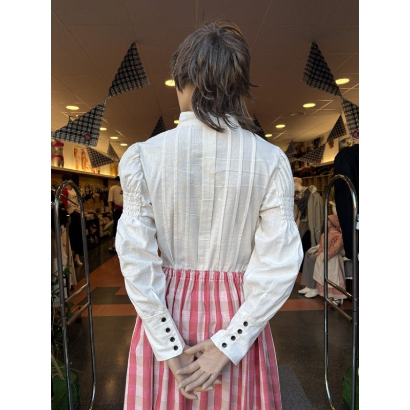 Euskal blusa lorzekin eta botoi beltzekin arropa tradizionala M371