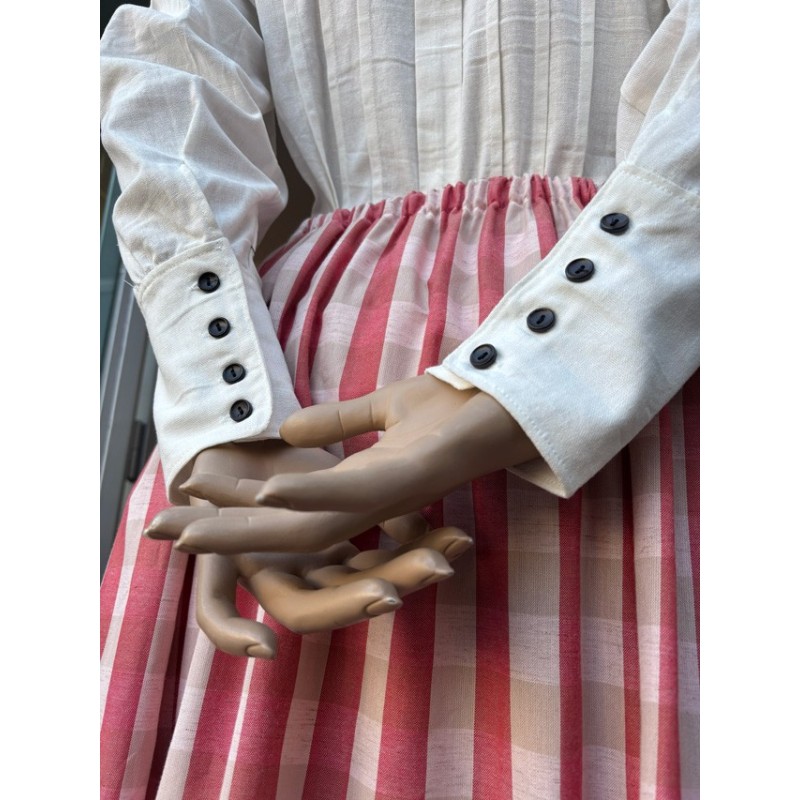 Euskal blusa lorzekin eta botoi beltzekin arropa tradizionala M371