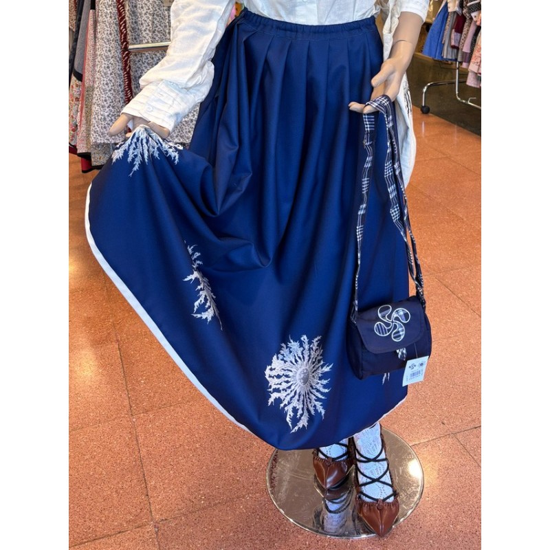Falda vasca azul con eguzkilore estampado M255