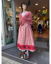 Falda vasca de cuadros rojos con eguzkilore decorativo M256