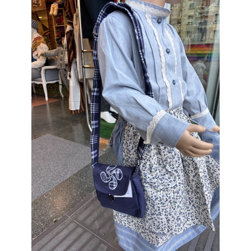 Conjunto traje vasco niña azul tradicional con delantal estampado A49