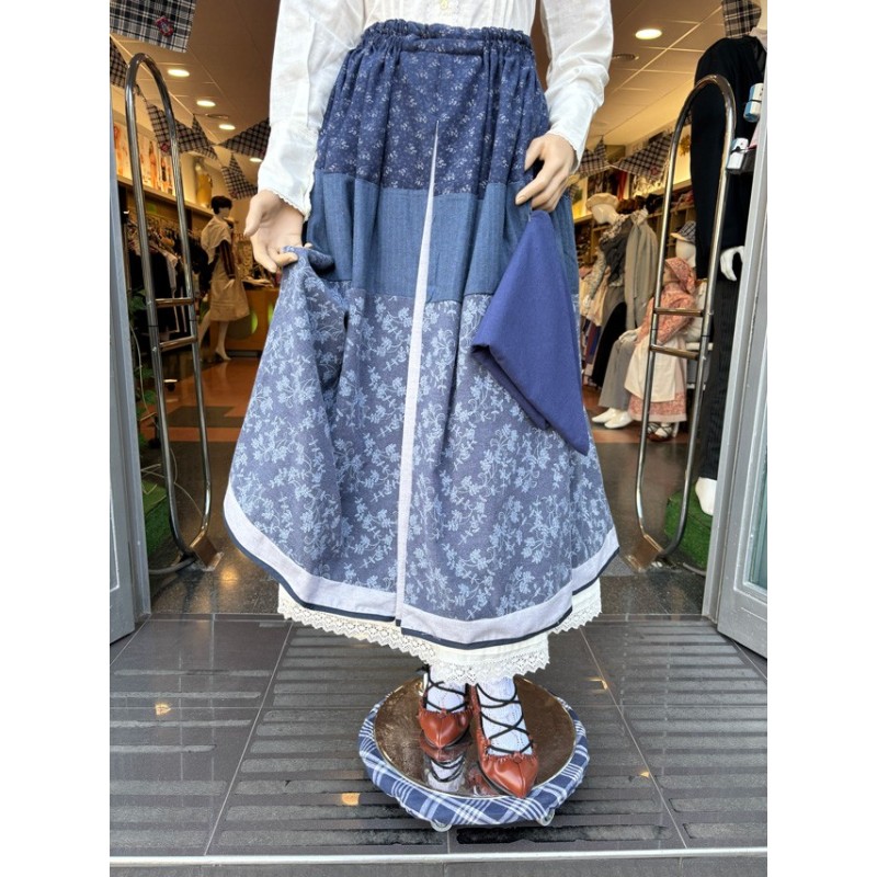 Emakume euskal gona joko zapiarekin M263