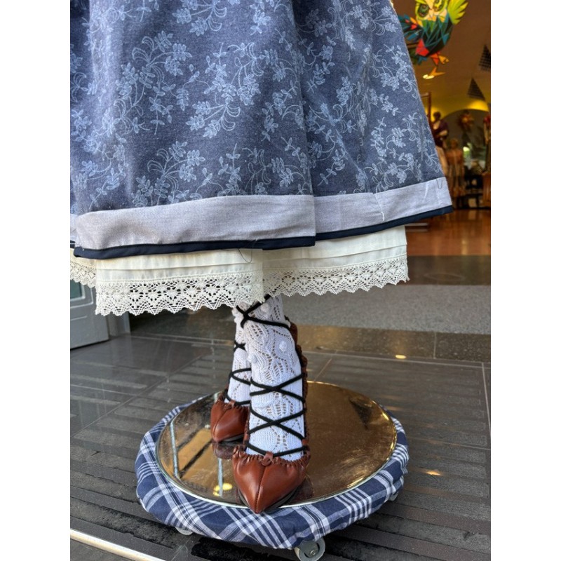 Emakume euskal gona joko zapiarekin M263