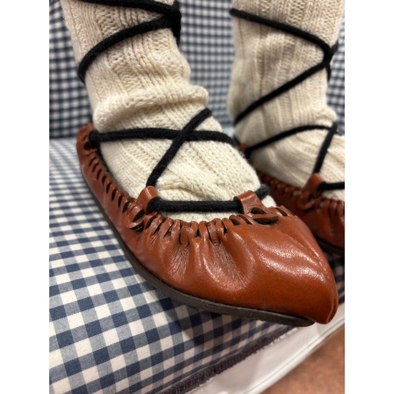 Abarkas de piel marrón calzado tradicional vasco O314
