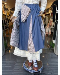 Falda azul tradicional de mujer con pañuelo a juego