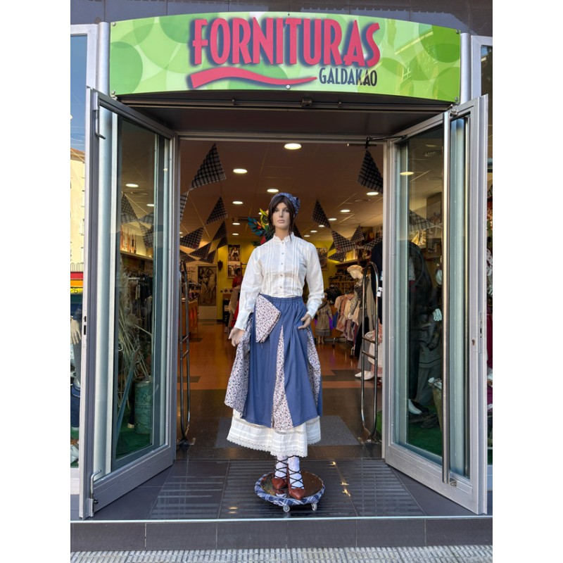 Falda azul tradicional de mujer con pañuelo a juego