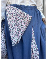 Falda azul tradicional de mujer con pañuelo a juego