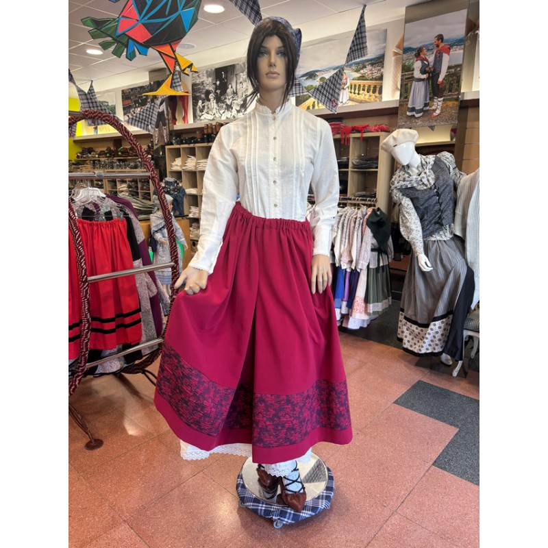 Falda granate de mujer con franja bordada tradicional