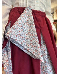 Falda granate de mujer con flores y pañuelo vasco a juego