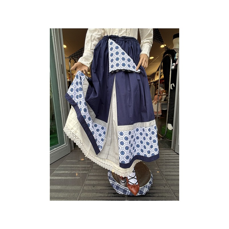 Falda traje vasco mujer azul con eguzkilore M262