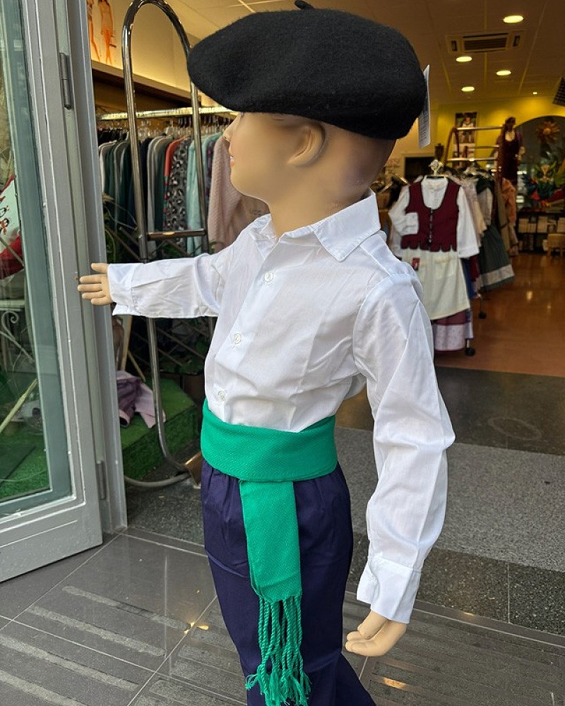 Traje Olentzero niño económico txapela, camisa, gerriko y pantalon Mahón