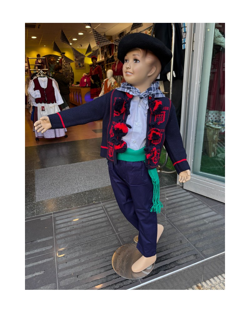 Haur soineko osoa mendigoizale – txapela, zapia, gerrikoa eta mahoiarekin