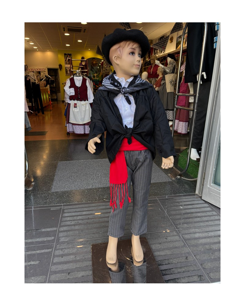 Haur euskal jantzia, blusoi beltz estilokoa - txapela eta galtza marradunak