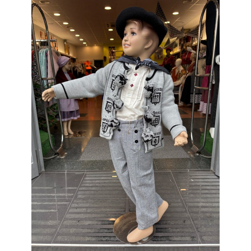 Traje vasco niño gris con mendigozal y camisa lauburus – pantalón diseño