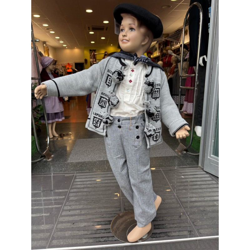 Traje vasco niño gris con mendigozal y camisa lauburus – pantalón diseño