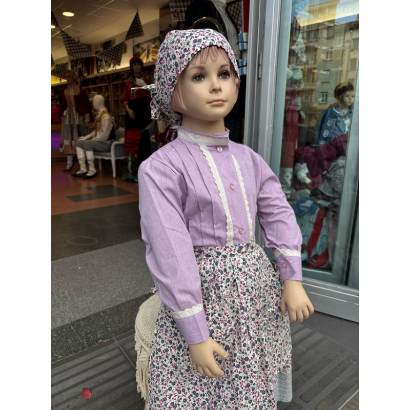 Conjunto tradicional niña rosa palo con blusa, falda y pañuelo floral