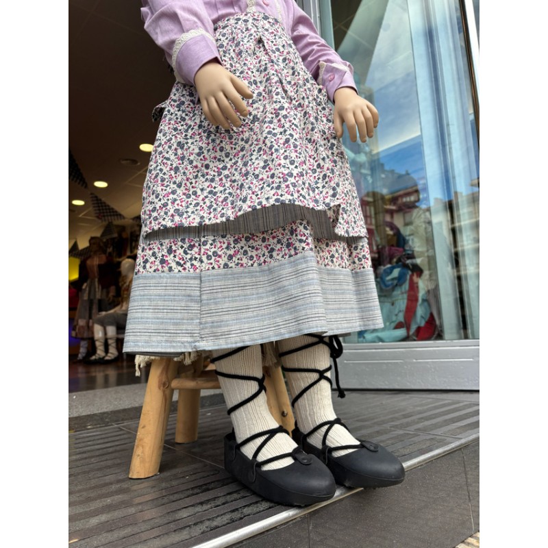 Conjunto tradicional niña rosa palo con blusa, falda y pañuelo floral