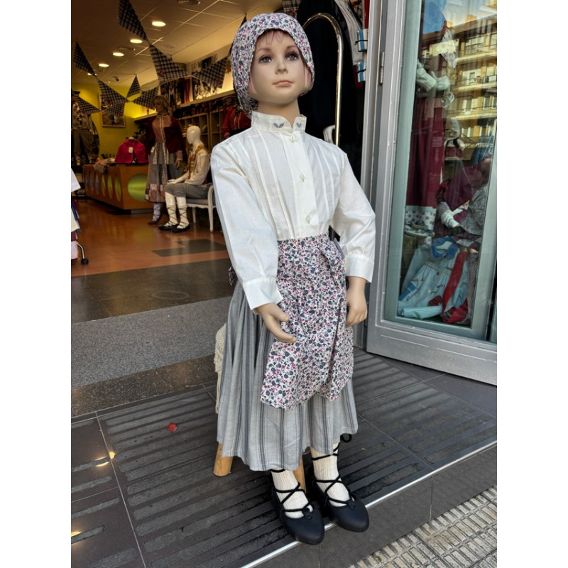 Conjunto tradicional niña gris y rosa con blusa, falda y pañuelo floral