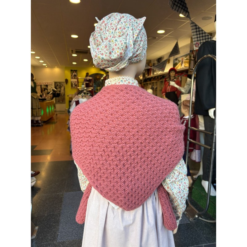 Haurrentzako puntuzko tokilla tradizionala euskal jantzientzat