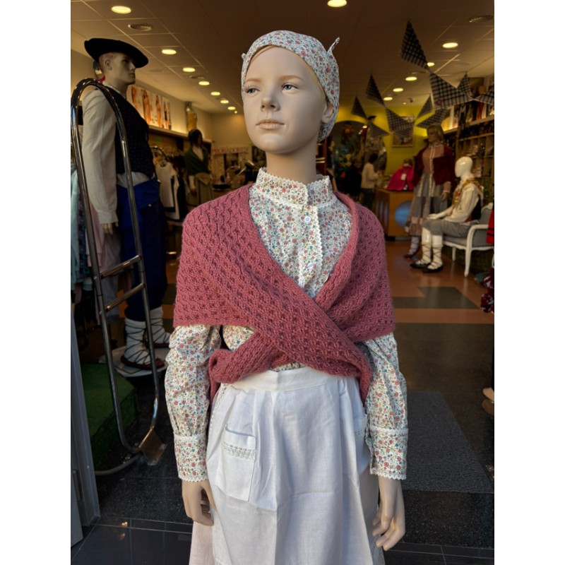 Haurrentzako puntuzko tokilla tradizionala euskal jantzientzat