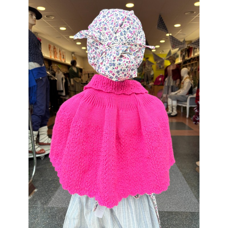 Neskatoen tokila tradizionala fuksia kolorean