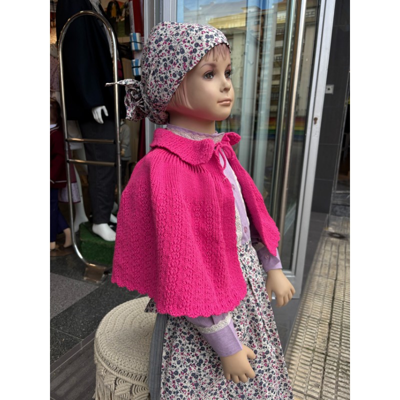 Neskatoen tokila tradizionala fuksia kolorean