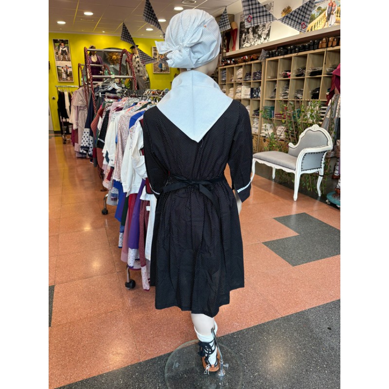 Conjunto Vasco de Niña Mota con Blusa Falda Pañuelo y Delantal