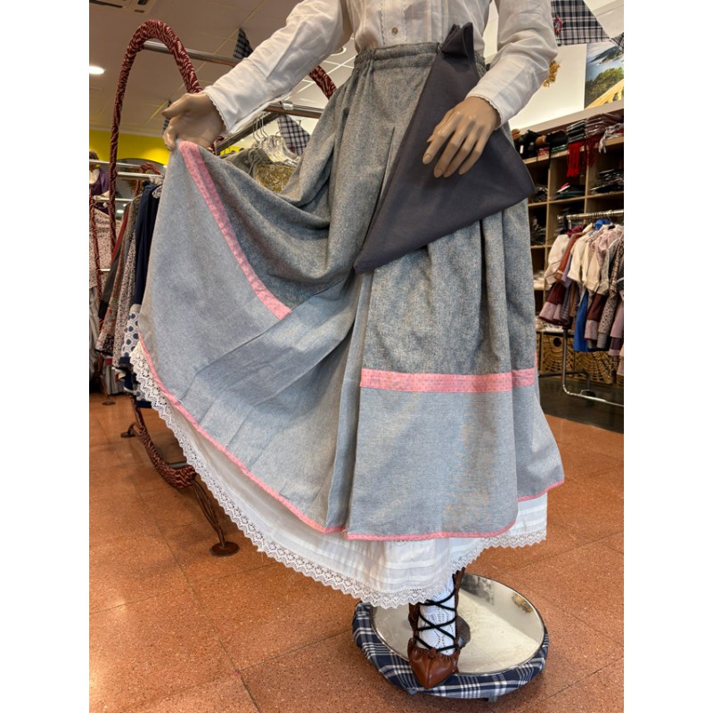 Falda Tradicional Vasca Gris con Detalles Rosas y Pañuelo Incluido