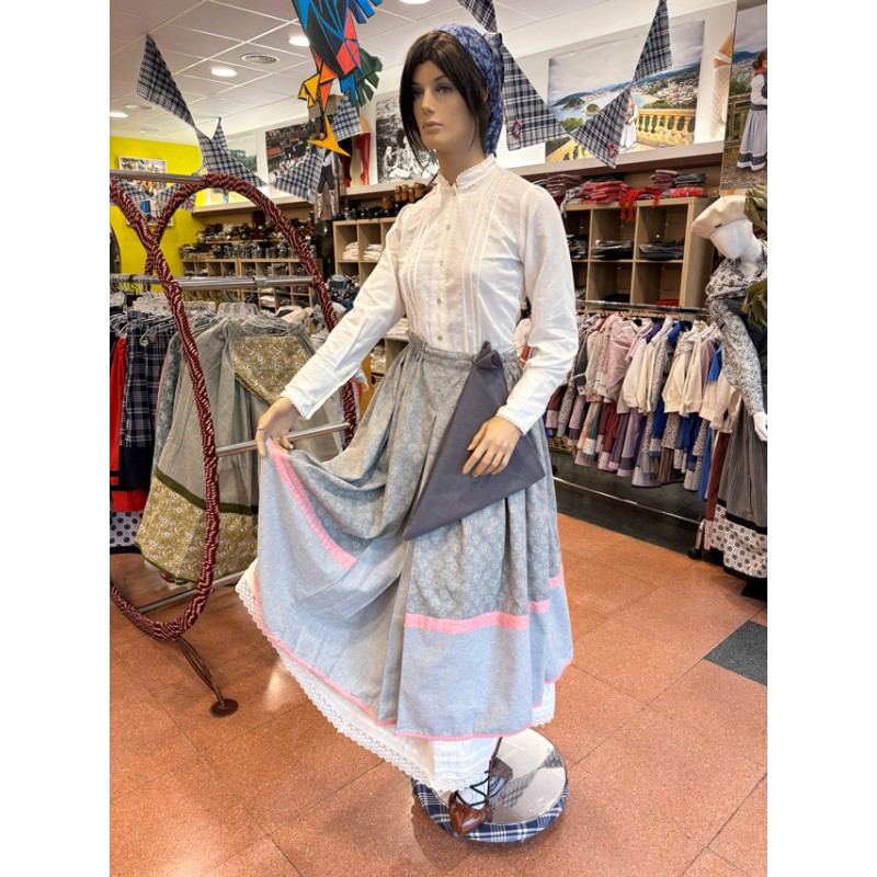 Falda Tradicional Vasca Gris con Detalles Rosas y Pañuelo Incluido