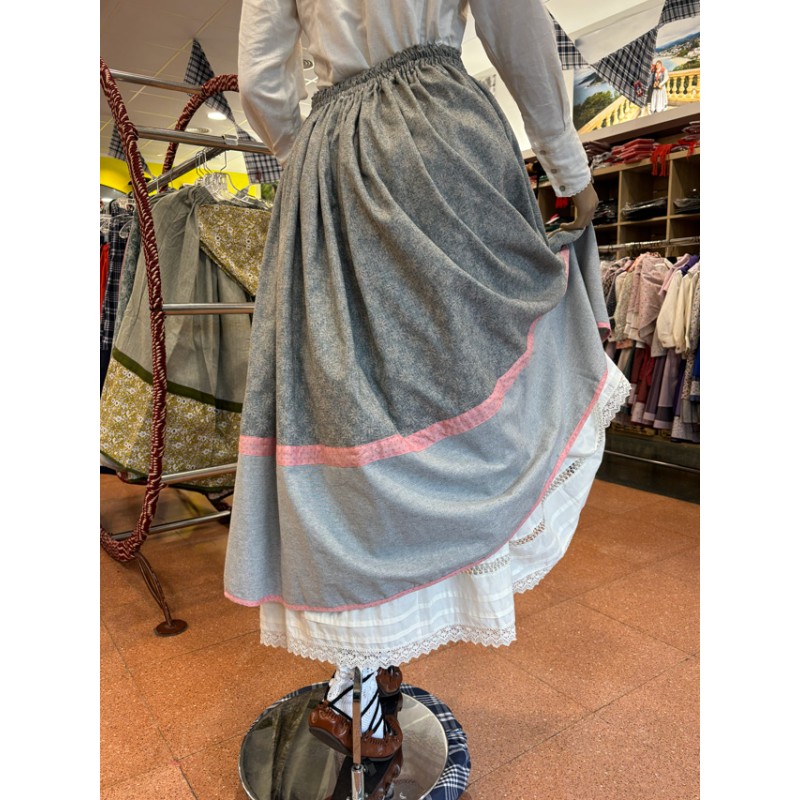 Falda Tradicional Vasca Gris con Detalles Rosas y Pañuelo Incluido