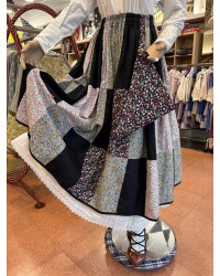 Falda Tradicional Vasca Patchwork con Pañuelo de Flores Incluido