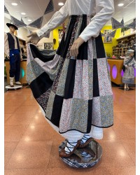 Falda Tradicional Vasca Patchwork con Pañuelo de Flores Incluido