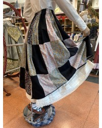 Falda Tradicional Vasca Patchwork con Pañuelo de Flores Incluido