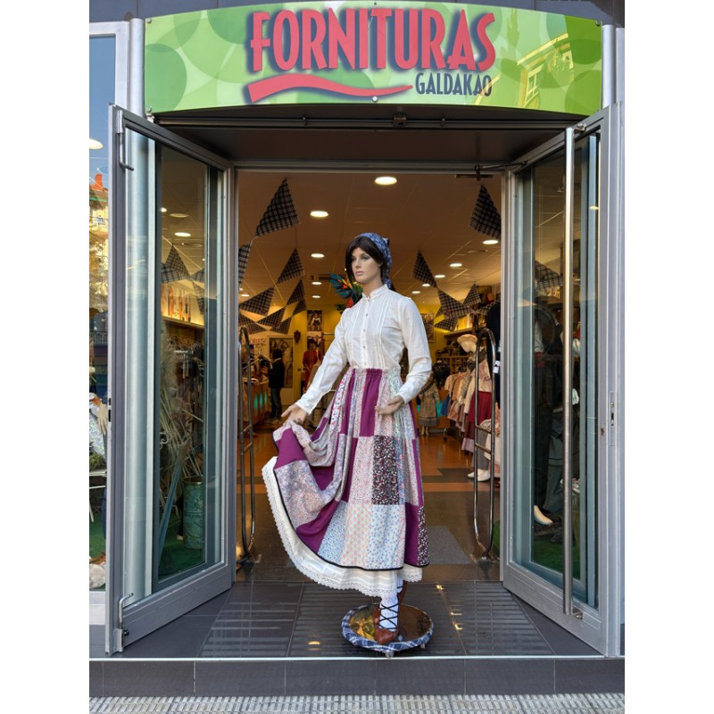 Falda Tradicional Vasca Patchwork en Tonos Morados y Flores