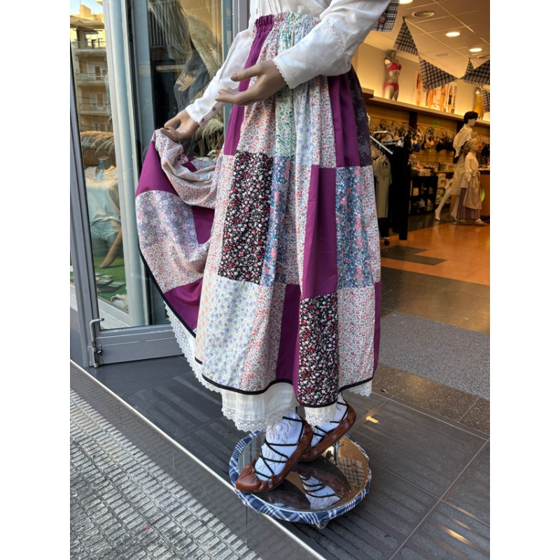 Falda Tradicional Vasca Patchwork en Tonos Morados y Flores