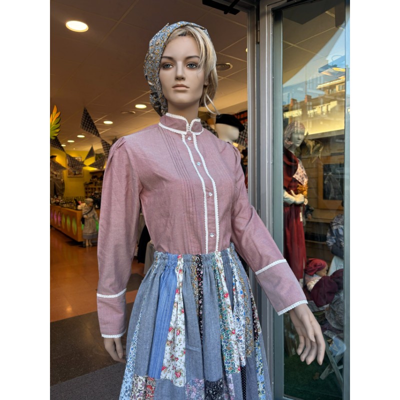 Blusa Tradicional Vasca de Mujer en Granate con Detalles Blancos