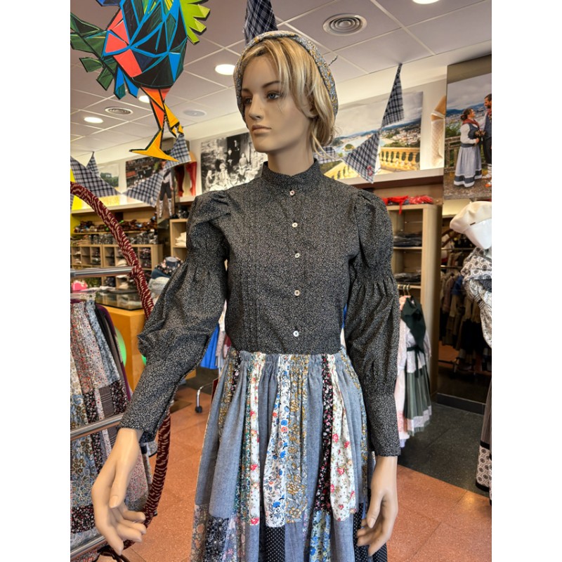 Blusa Tradicional Vasca Negra con Estampado Floral Fino