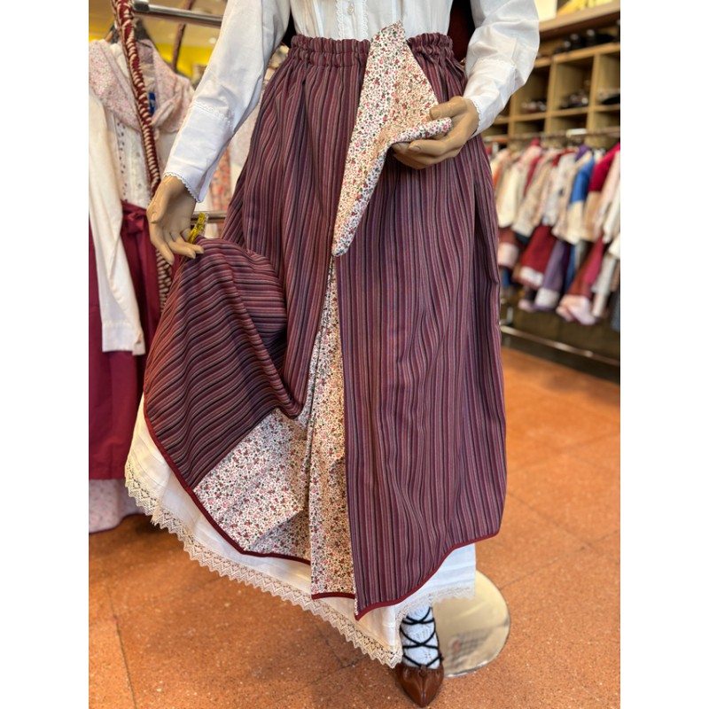 Falda vasca granate con pañuelo floral decorativo incluido